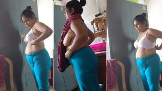 Sexy Bengali Mom Changing – Mom Nude Mms
