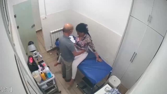 Hot Kissing Clinic Sex – Old Doctor Video